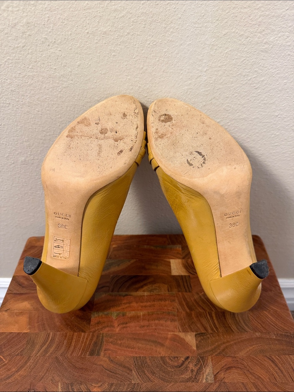 Gucci Hysteria Yellow Mustard Patent Leather Heels Gold Emblem Size 38 C (US 8) - Picture 9 of 9